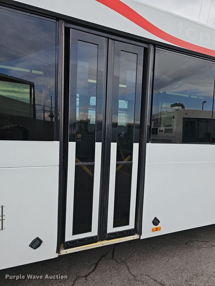 image for item DR5850 2011 Gillig G27B102N4  transit bus