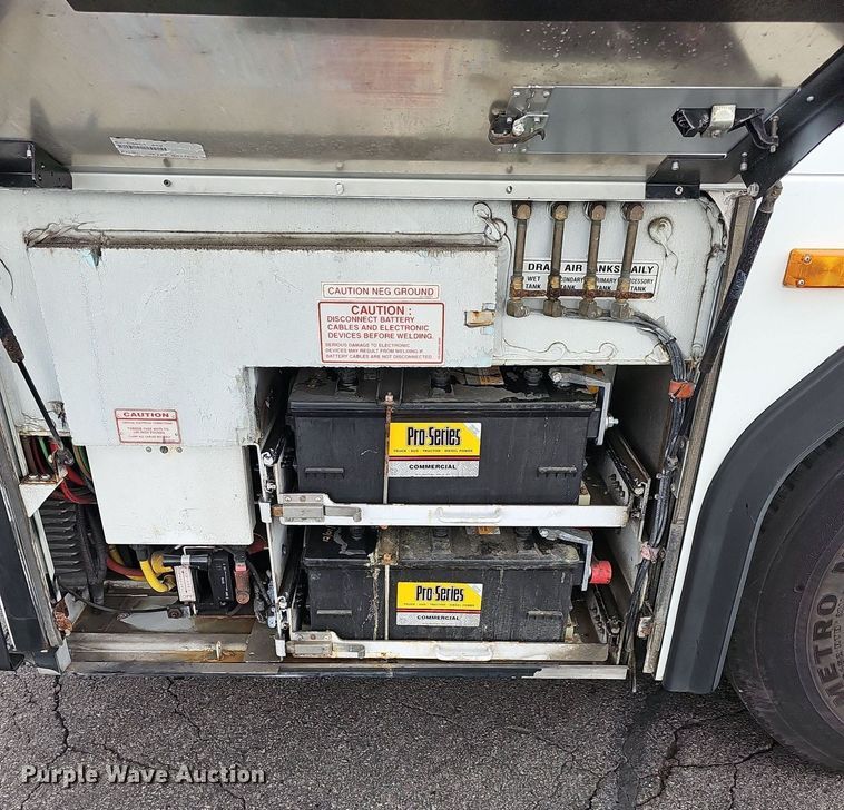 image for item DR5850 2011 Gillig G27B102N4  transit bus