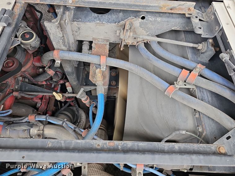 image for item DR5850 2011 Gillig G27B102N4  transit bus