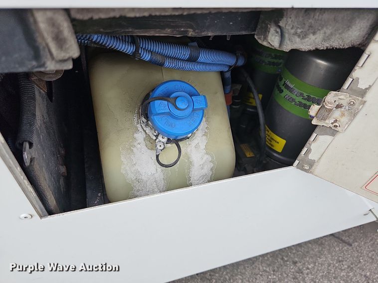 image for item DR5850 2011 Gillig G27B102N4  transit bus