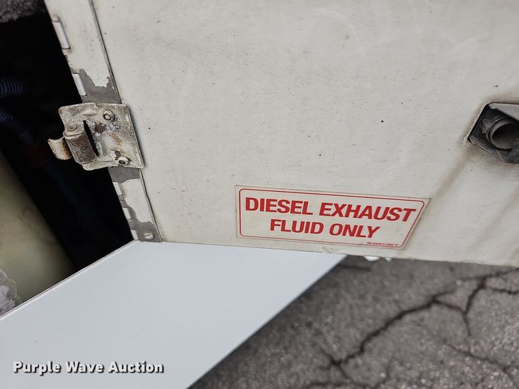 image for item DR5850 2011 Gillig G27B102N4  transit bus