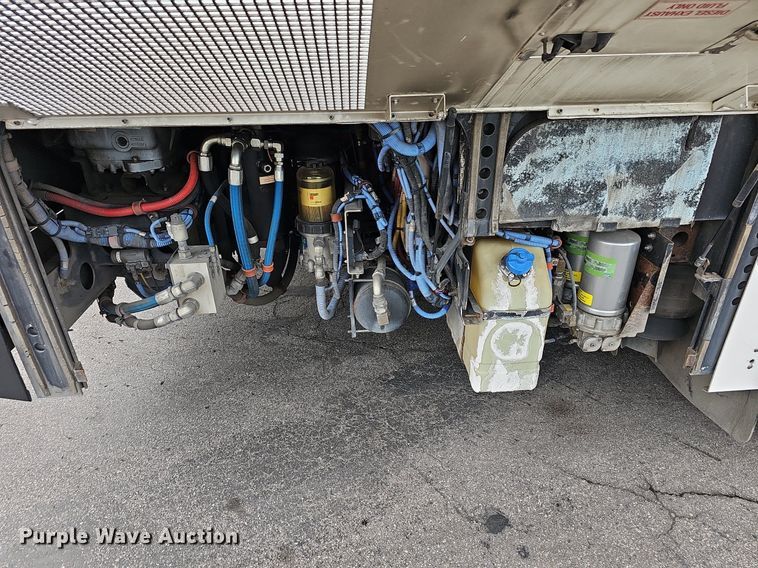 image for item DR5850 2011 Gillig G27B102N4  transit bus