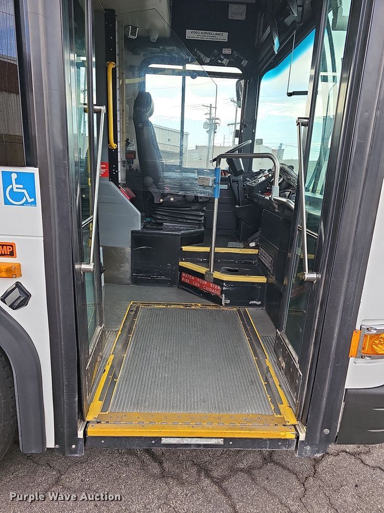 image for item DR5850 2011 Gillig G27B102N4  transit bus