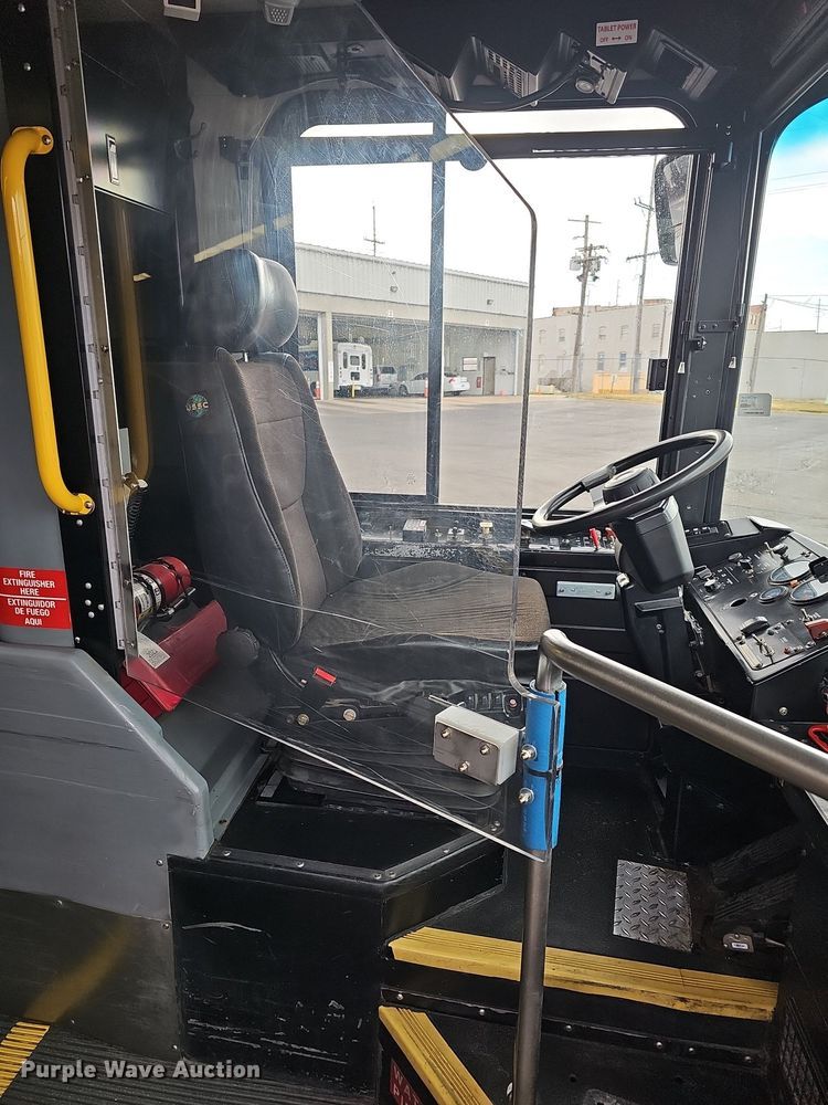 image for item DR5850 2011 Gillig G27B102N4  transit bus