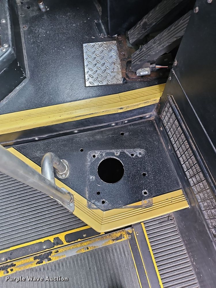 image for item DR5850 2011 Gillig G27B102N4  transit bus