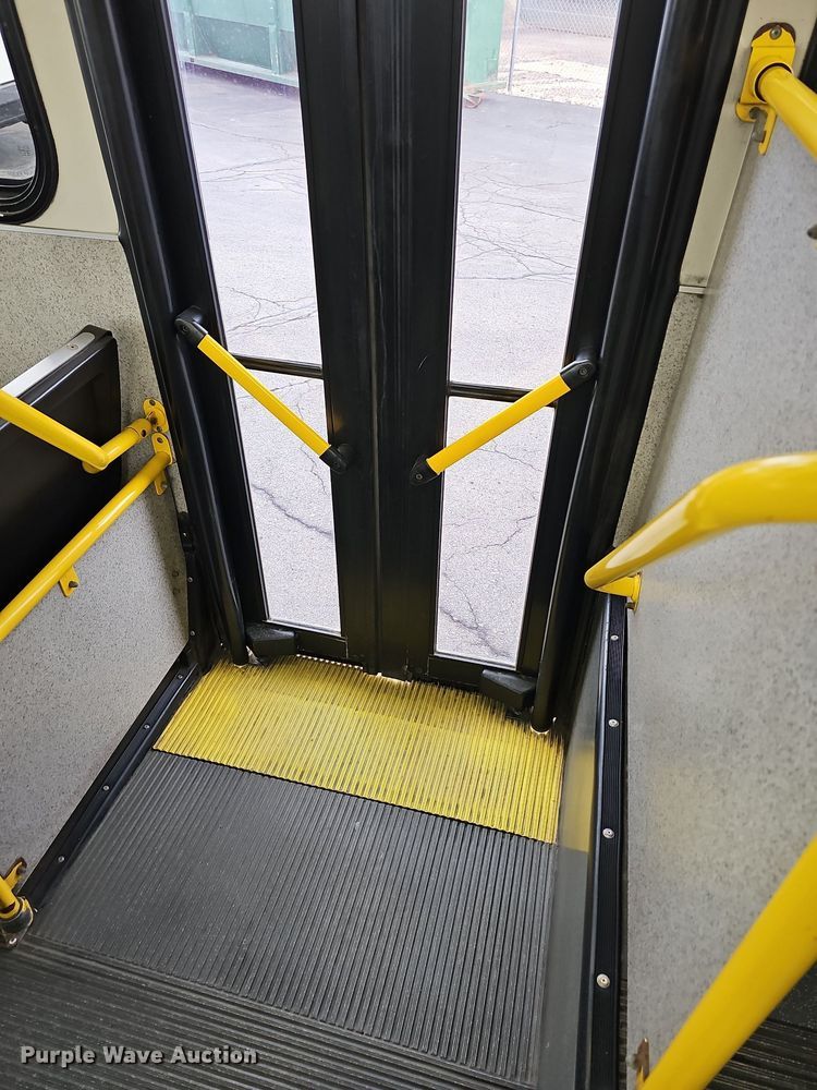 image for item DR5850 2011 Gillig G27B102N4  transit bus