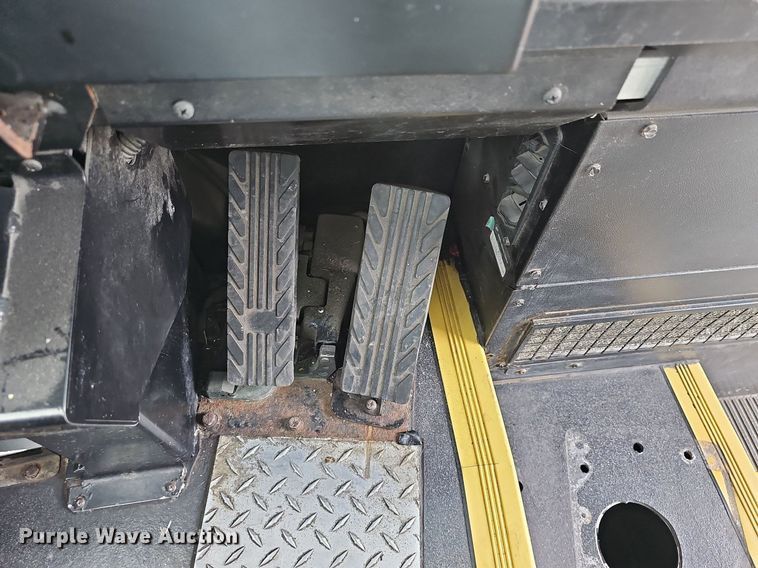 image for item DR5850 2011 Gillig G27B102N4  transit bus