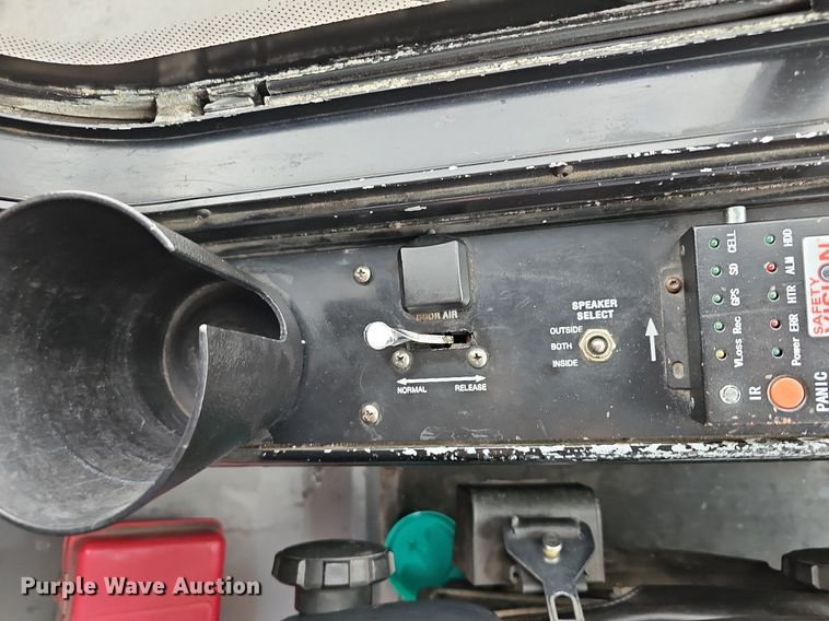 image for item DR5850 2011 Gillig G27B102N4  transit bus