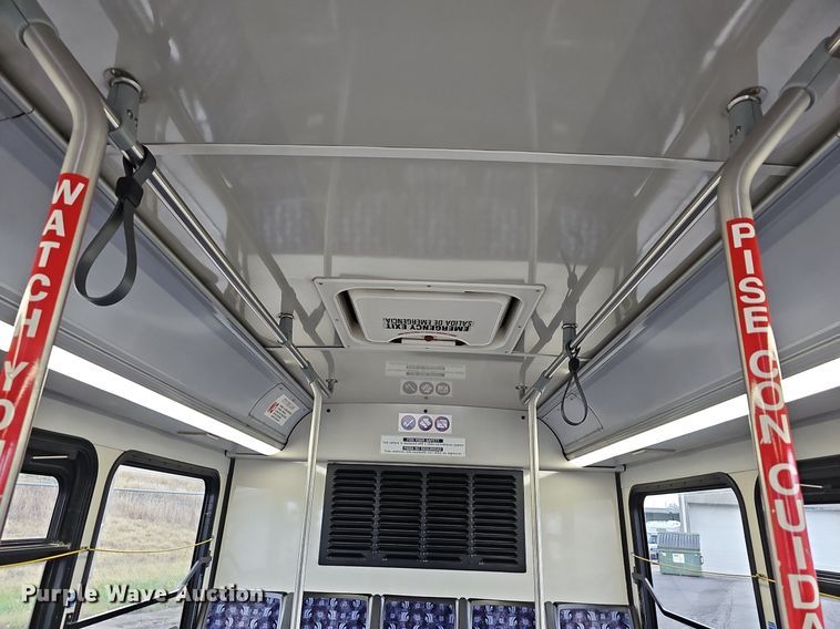 image for item DR5850 2011 Gillig G27B102N4  transit bus