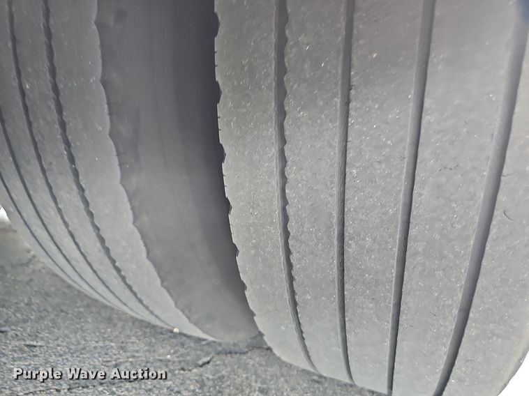 image for item DR5850 2011 Gillig G27B102N4  transit bus