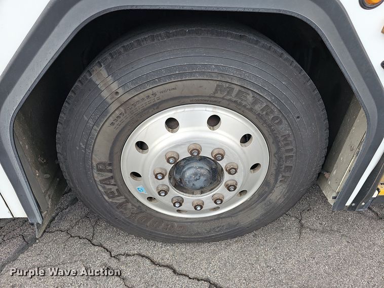 image for item DR5850 2011 Gillig G27B102N4  transit bus