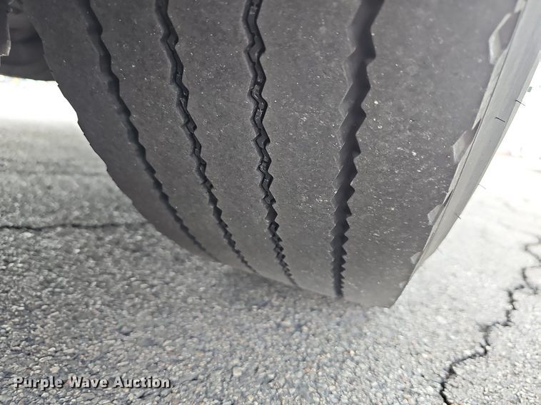 image for item DR5850 2011 Gillig G27B102N4  transit bus