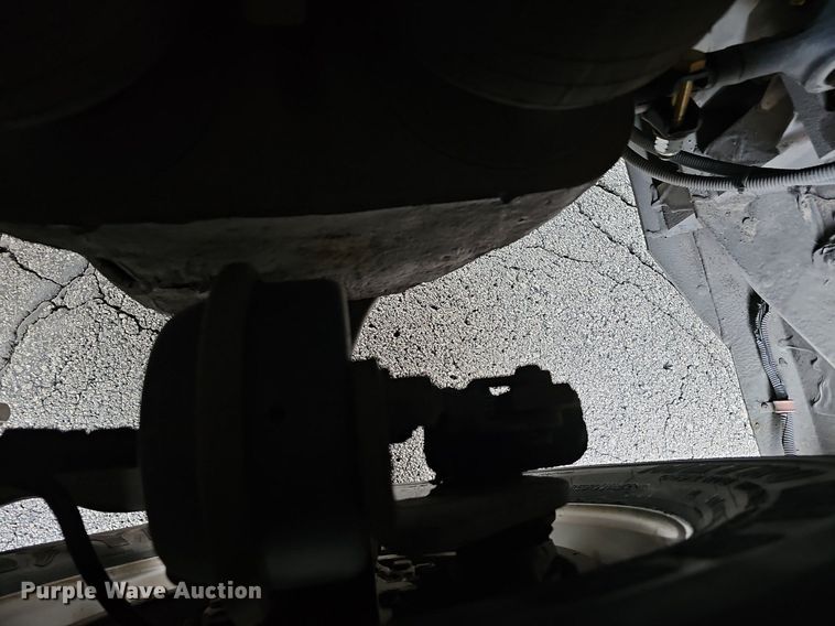 image for item DR5850 2011 Gillig G27B102N4  transit bus