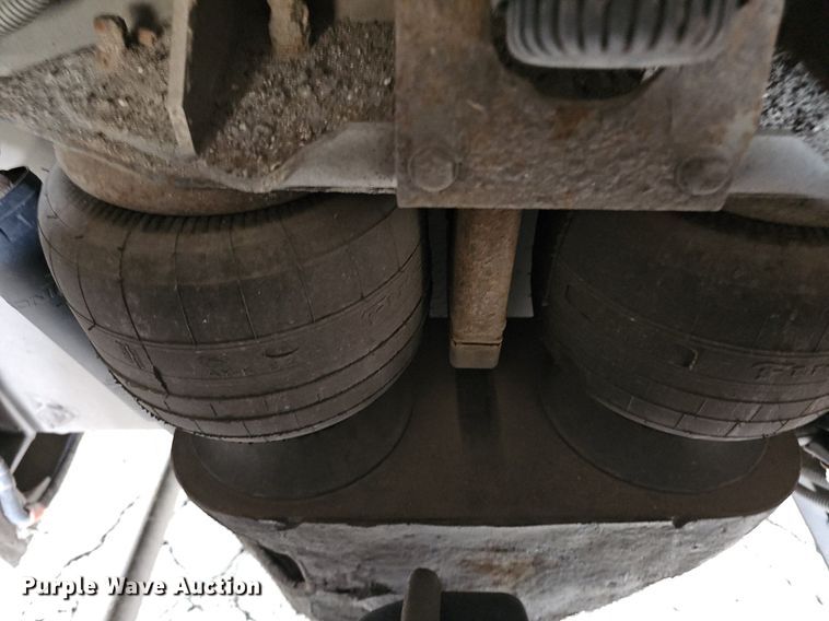 image for item DR5850 2011 Gillig G27B102N4  transit bus