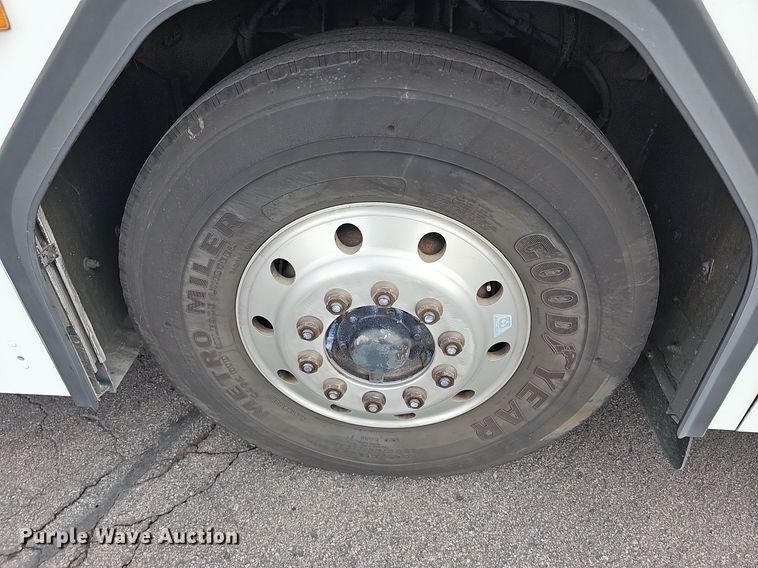 image for item DR5850 2011 Gillig G27B102N4  transit bus