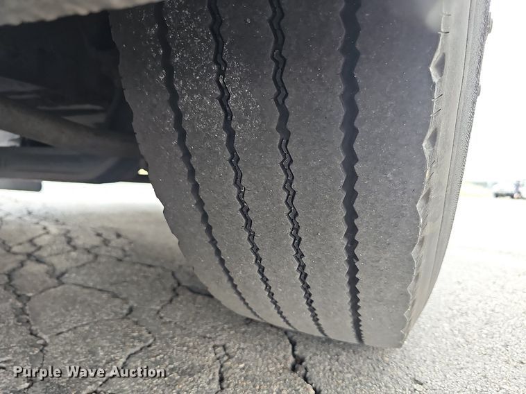 image for item DR5850 2011 Gillig G27B102N4  transit bus