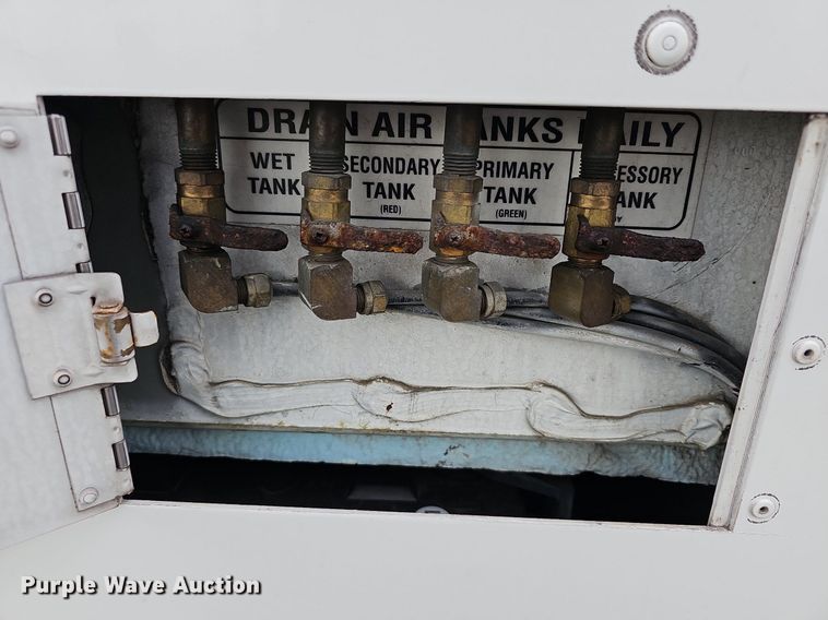 image for item DR5851 2011 Gillig G27B102N4  transit bus