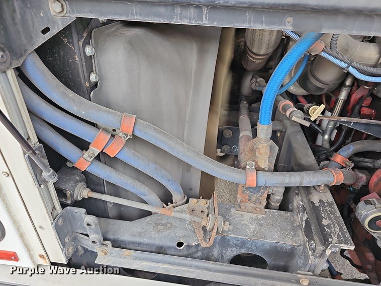 image for item DR5851 2011 Gillig G27B102N4  transit bus