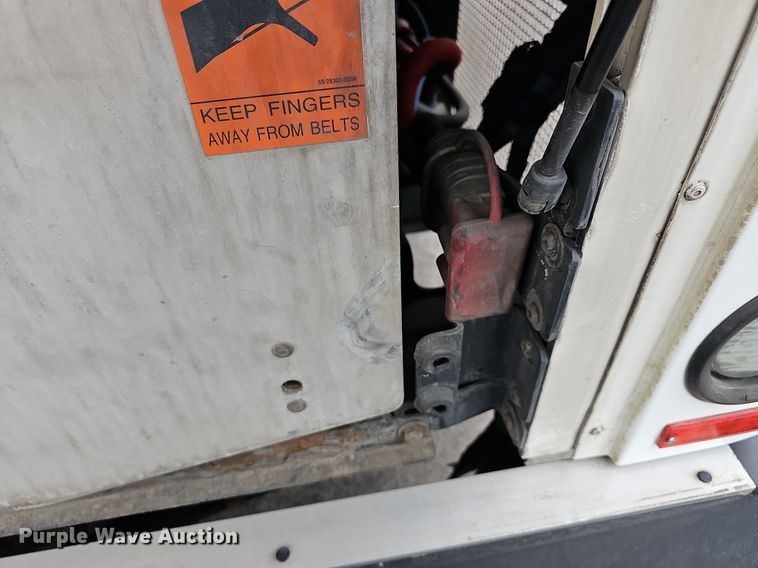 image for item DR5851 2011 Gillig G27B102N4  transit bus