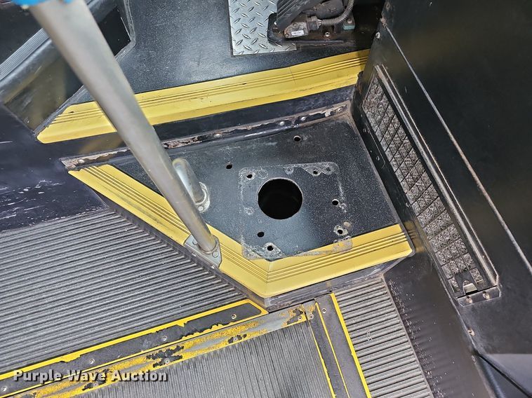 image for item DR5851 2011 Gillig G27B102N4  transit bus