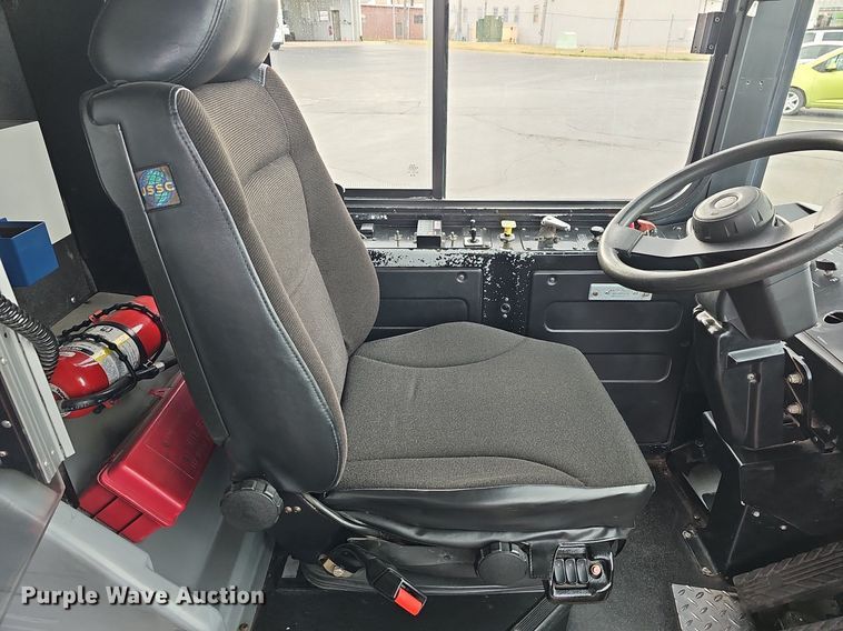 image for item DR5851 2011 Gillig G27B102N4  transit bus