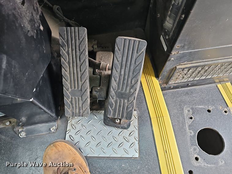 image for item DR5851 2011 Gillig G27B102N4  transit bus