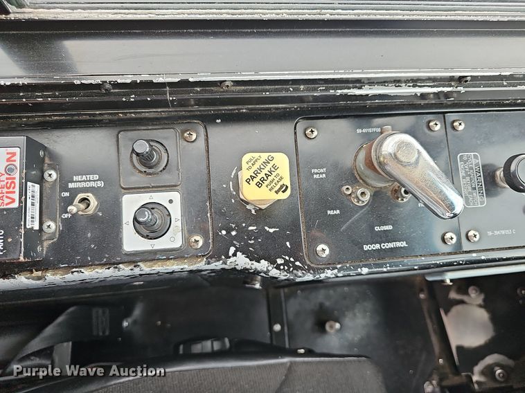 image for item DR5851 2011 Gillig G27B102N4  transit bus