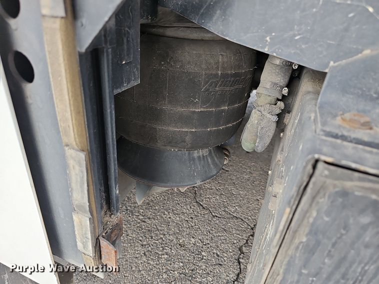 image for item DR5851 2011 Gillig G27B102N4  transit bus