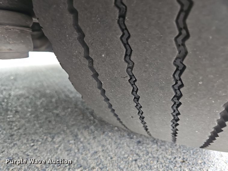 image for item DR5851 2011 Gillig G27B102N4  transit bus