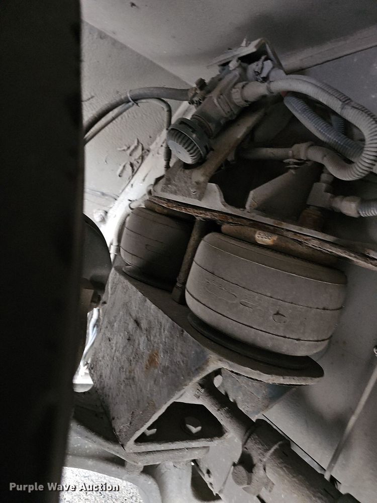 image for item DR5851 2011 Gillig G27B102N4  transit bus