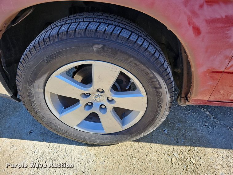 image for item DR5861 2010 Dodge Ram 1500  Quad Cab pickup truck