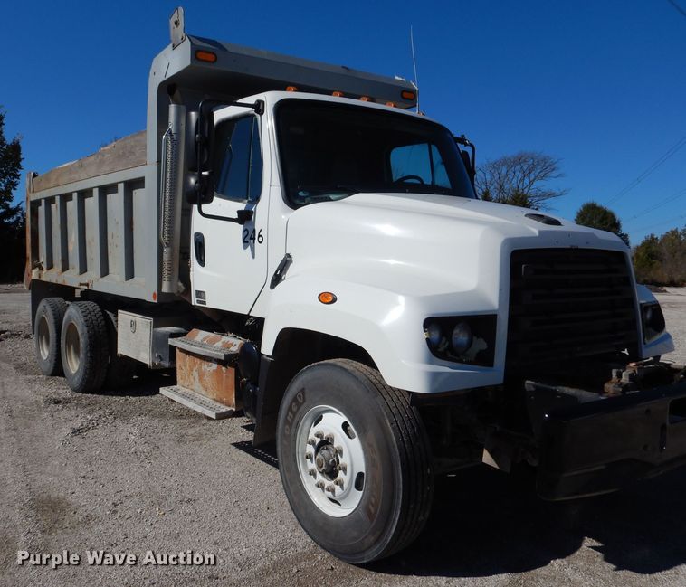 image for item DR5863 2014 Freightliner  114SD dump truck