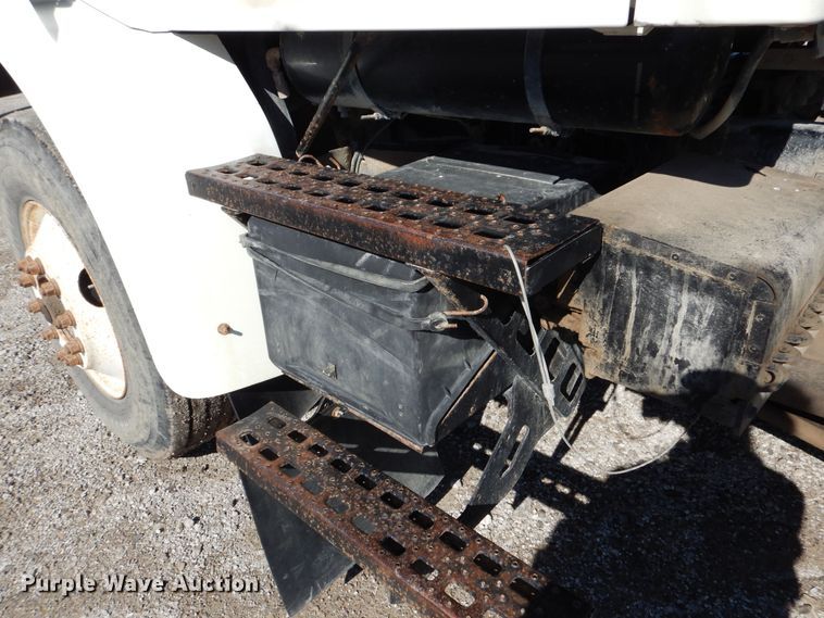 image for item DR5869 2002 Sterling L-Line semi truck