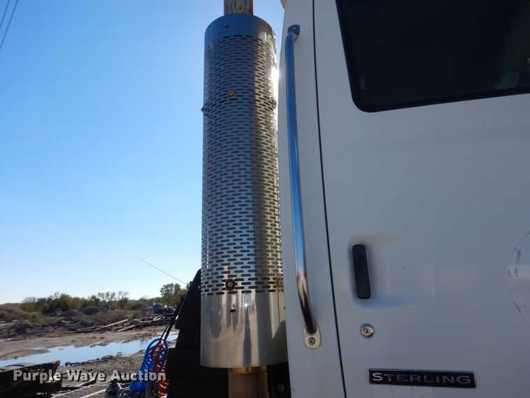 image for item DR5869 2002 Sterling L-Line semi truck