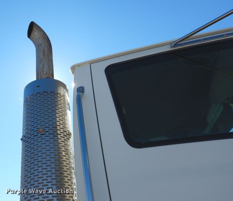 image for item DR5869 2002 Sterling L-Line semi truck