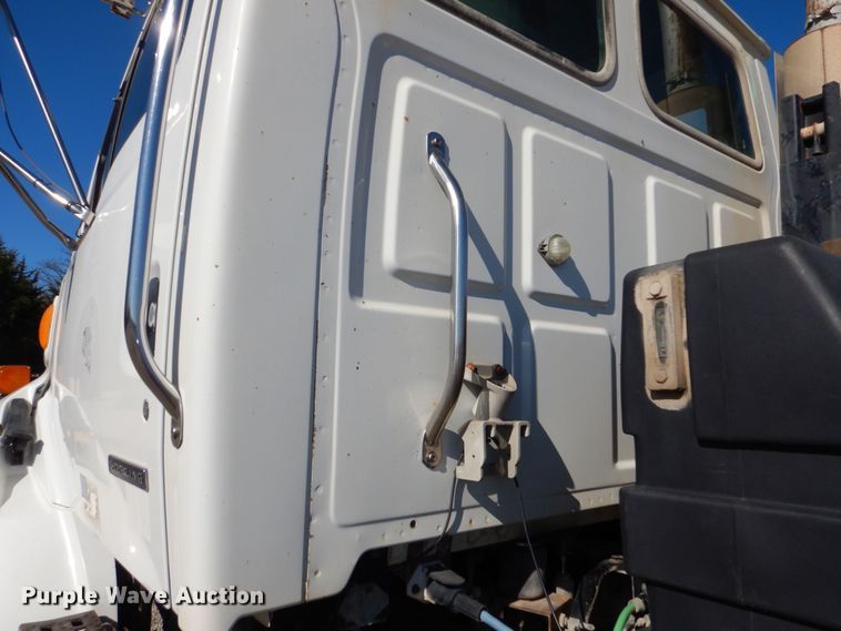 image for item DR5869 2002 Sterling L-Line semi truck