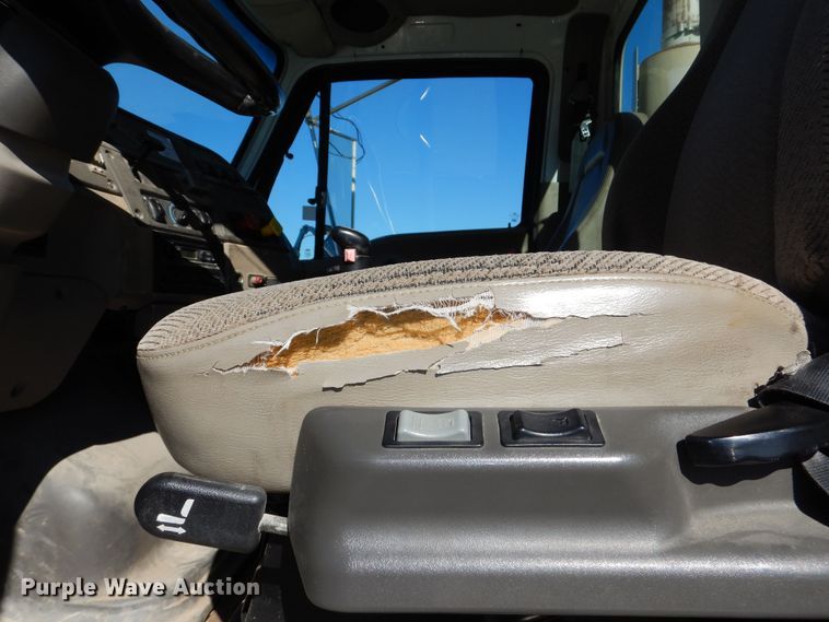 image for item DR5869 2002 Sterling L-Line semi truck