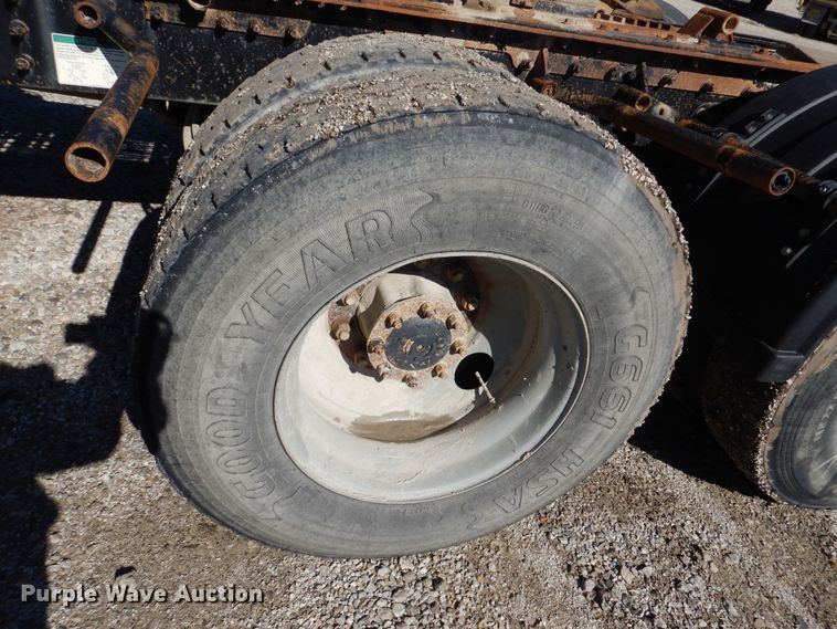 image for item DR5869 2002 Sterling L-Line semi truck