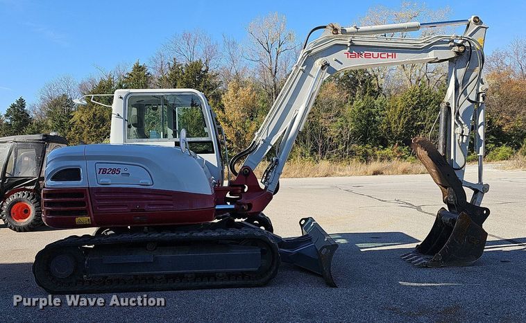 image for item DR5874 2013 Takeuchi TB285  mini excavator