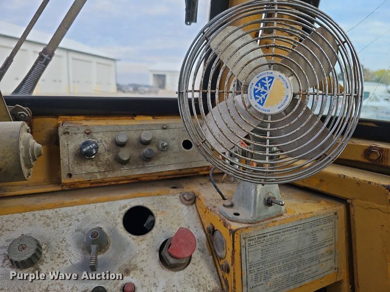 image for item DS5641 1969 Caterpillar 930  wheel loader