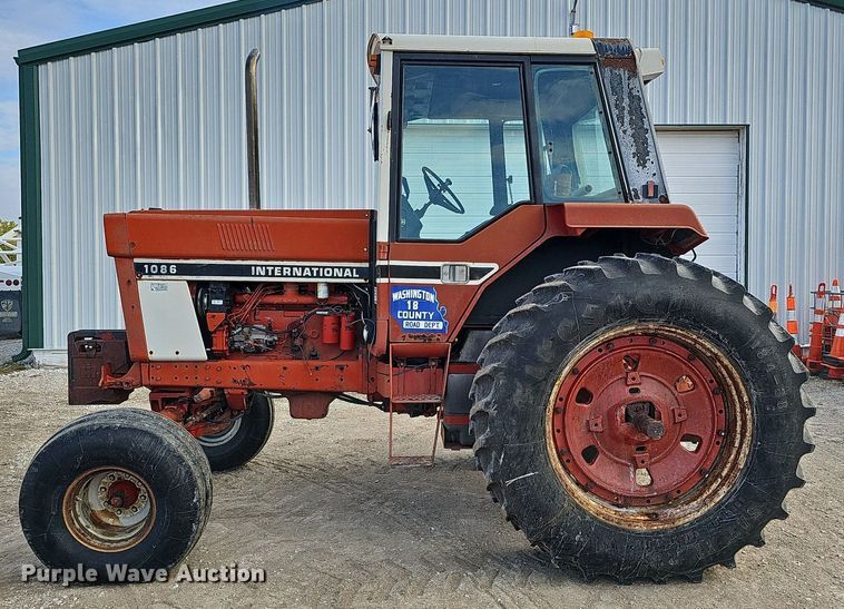 image for item DS5642 1978 International 1086  tractor