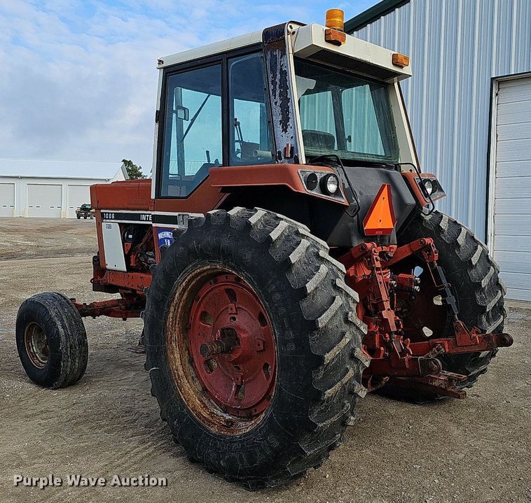image for item DS5642 1978 International 1086  tractor