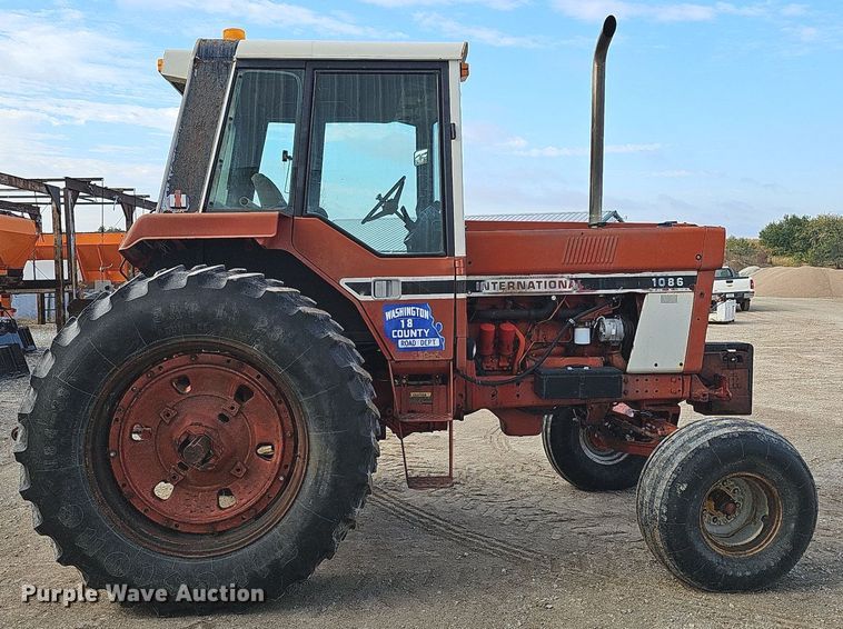 image for item DS5642 1978 International 1086  tractor