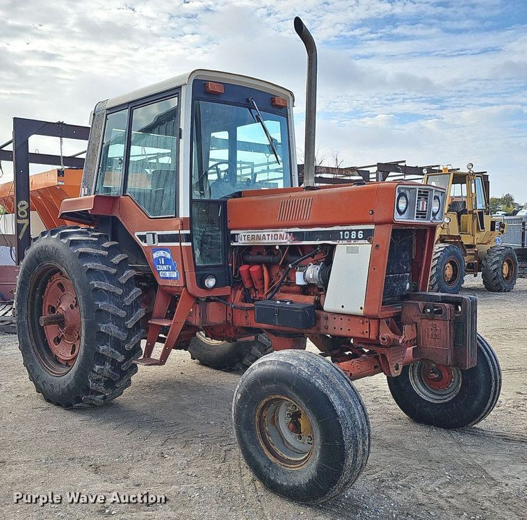 image for item DS5642 1978 International 1086  tractor