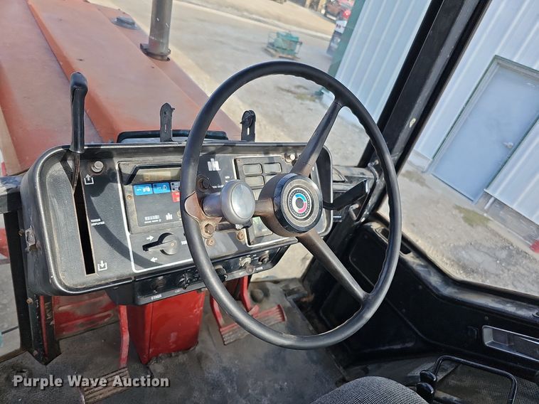 image for item DS5642 1978 International 1086  tractor