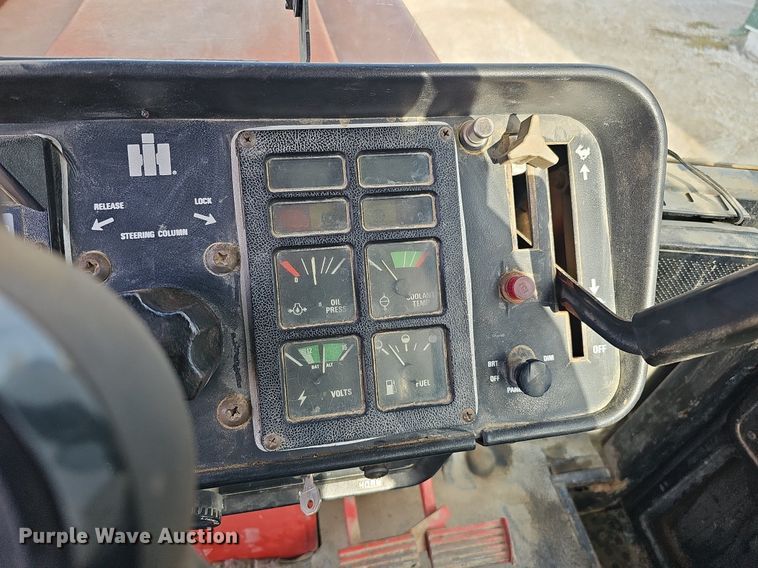 image for item DS5642 1978 International 1086  tractor