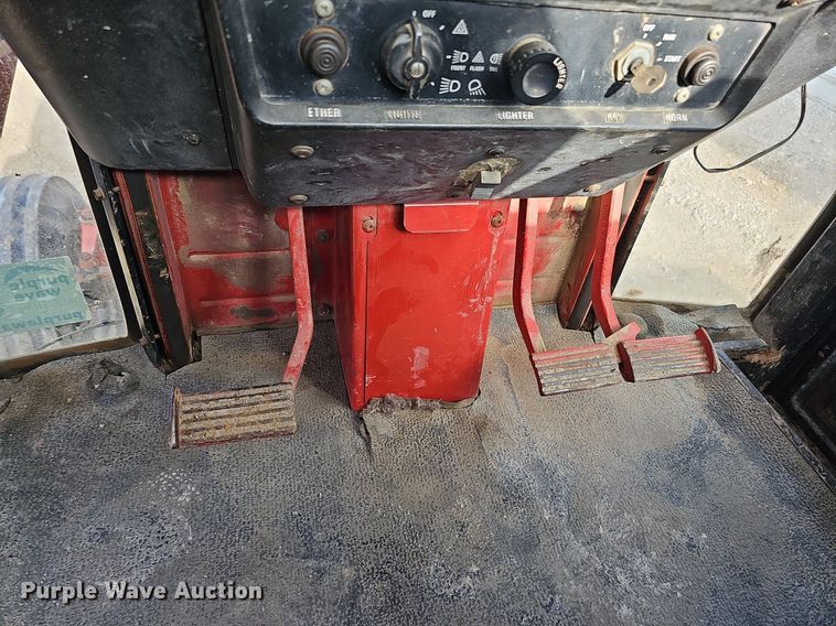 image for item DS5642 1978 International 1086  tractor