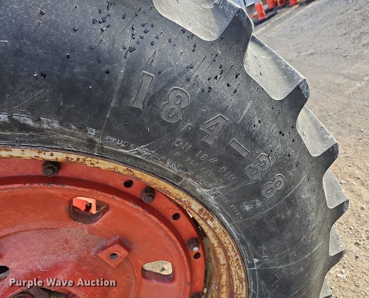 image for item DS5642 1978 International 1086  tractor