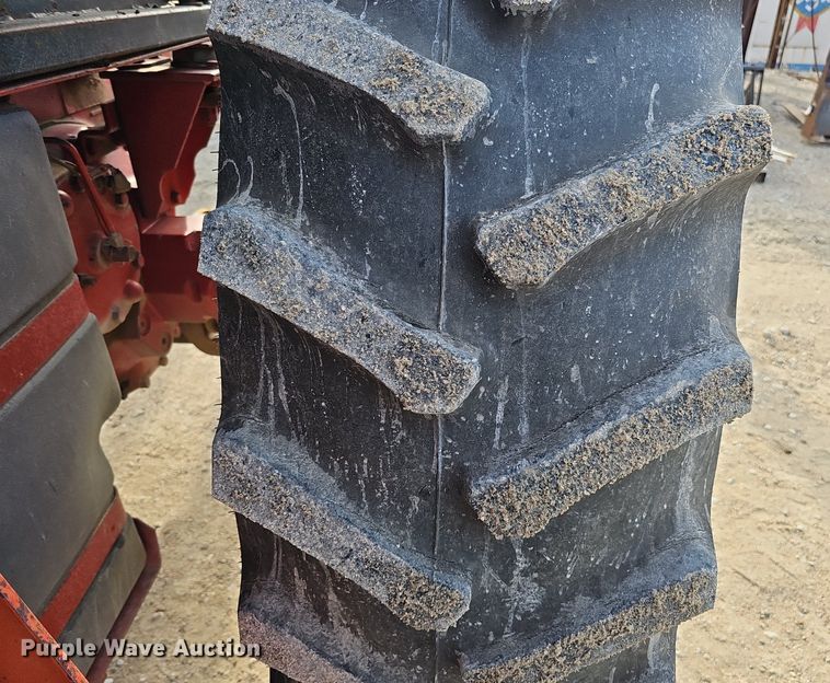 image for item DS5642 1978 International 1086  tractor