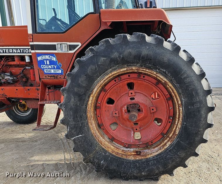 image for item DS5642 1978 International 1086  tractor